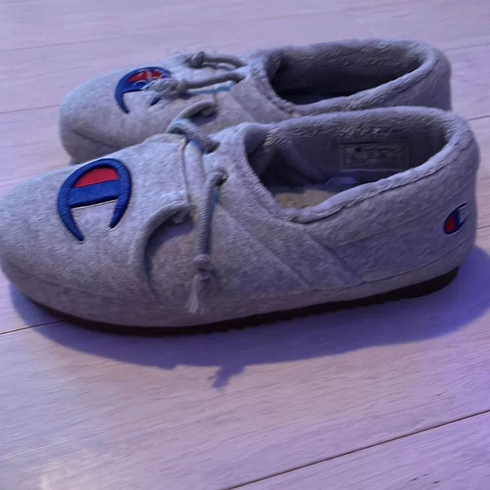 Champion Hoodie Slippers - Picture 4 of 4